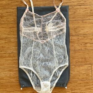 Elegant Lace Bodysuit in Cream and baby pink